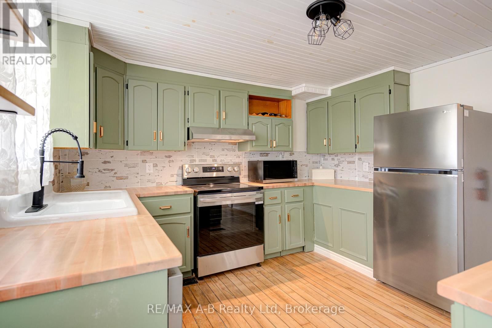 246 WELLINGTON STREET Image 34