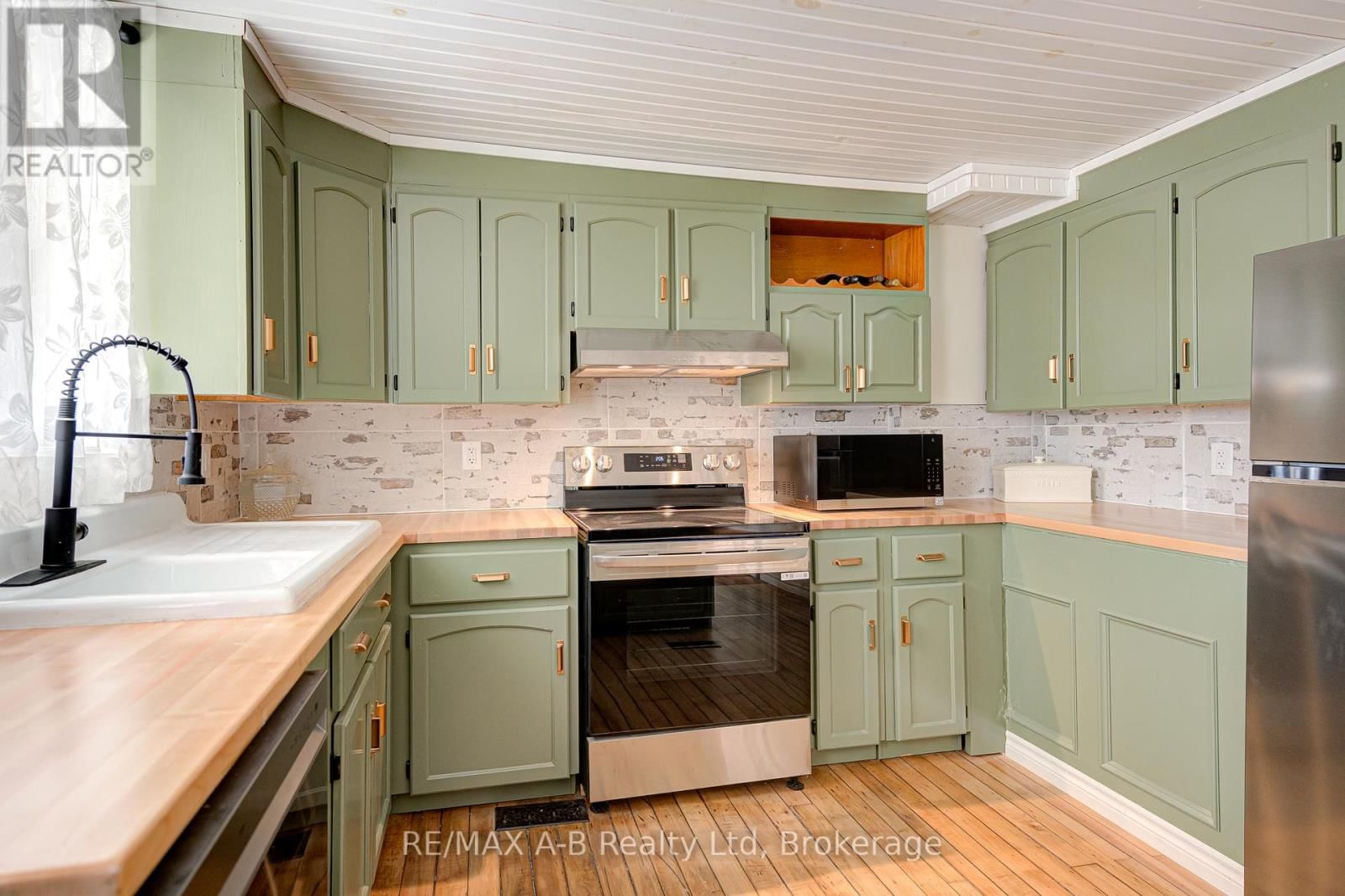 246 WELLINGTON STREET Image 35