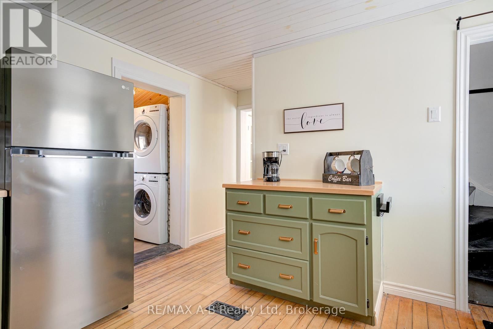 246 WELLINGTON STREET Image 36