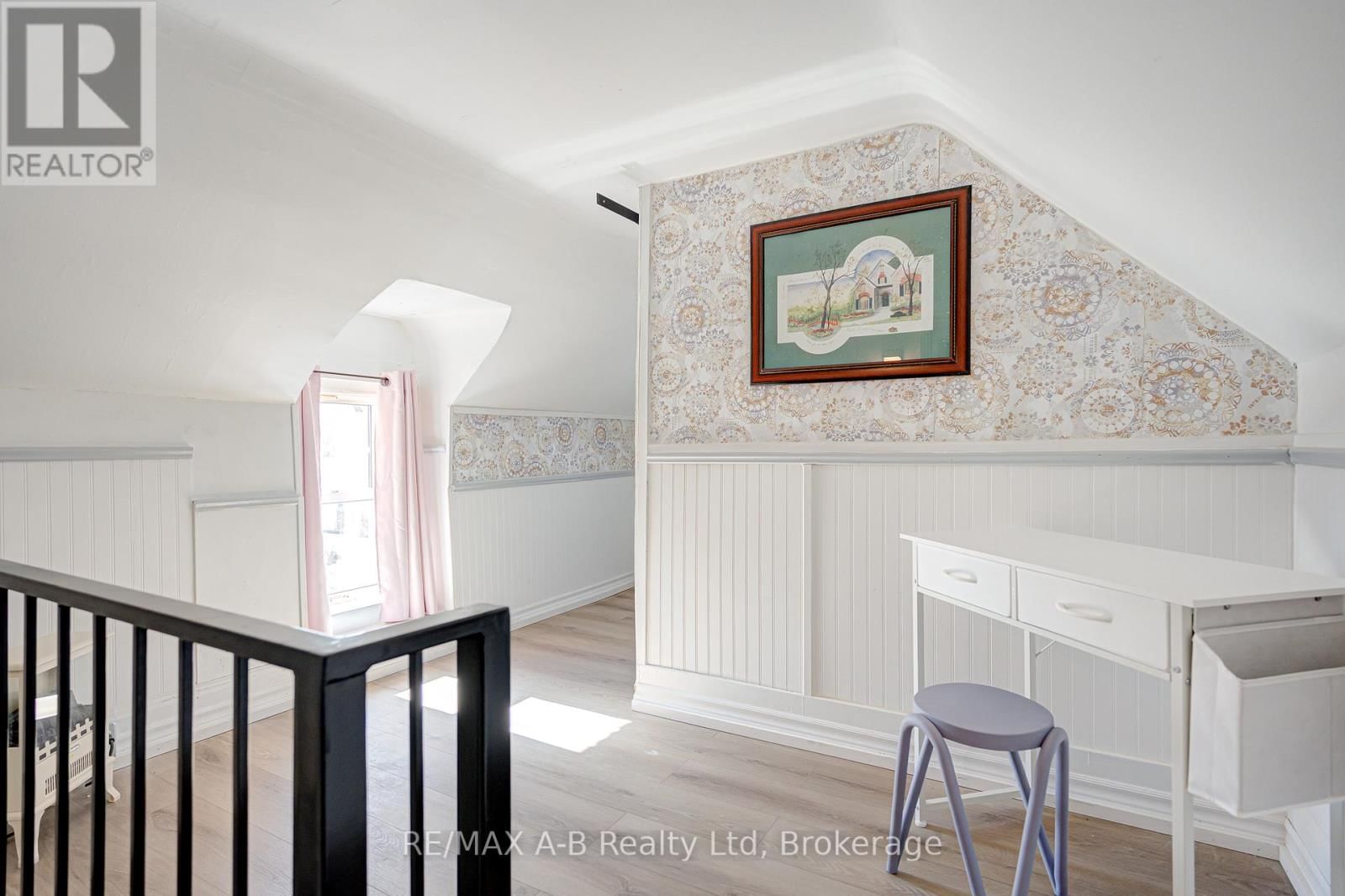 246 WELLINGTON STREET Image 39