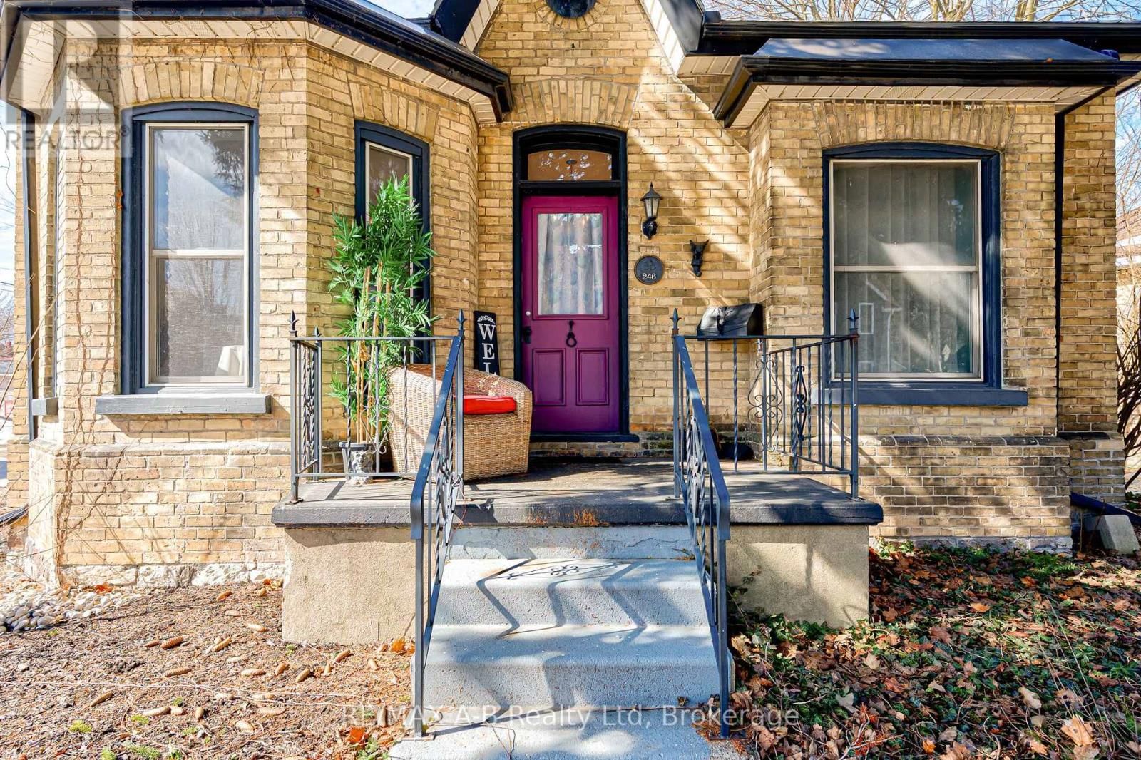 246 WELLINGTON STREET Image 4