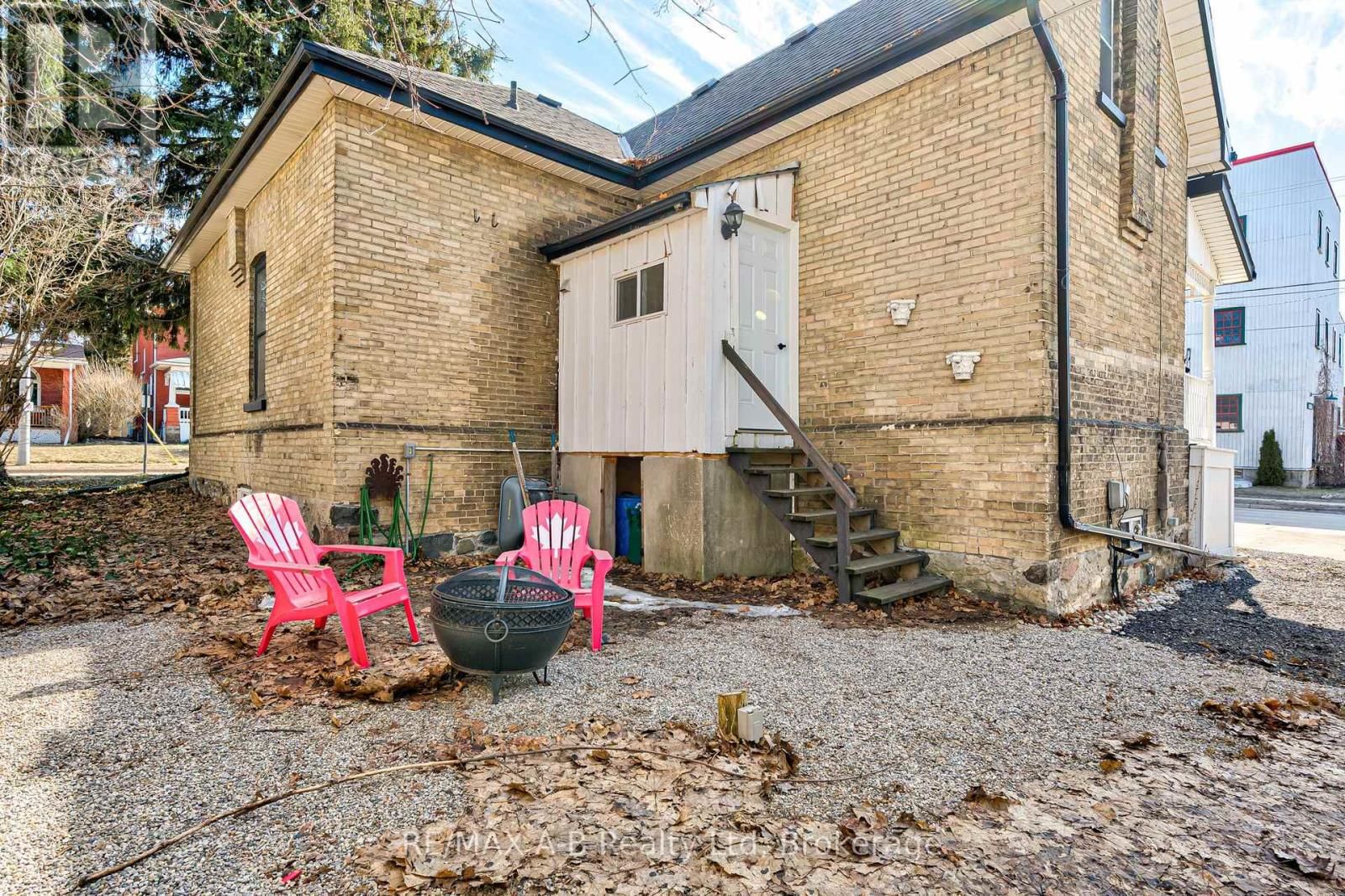 246 WELLINGTON STREET Image 43