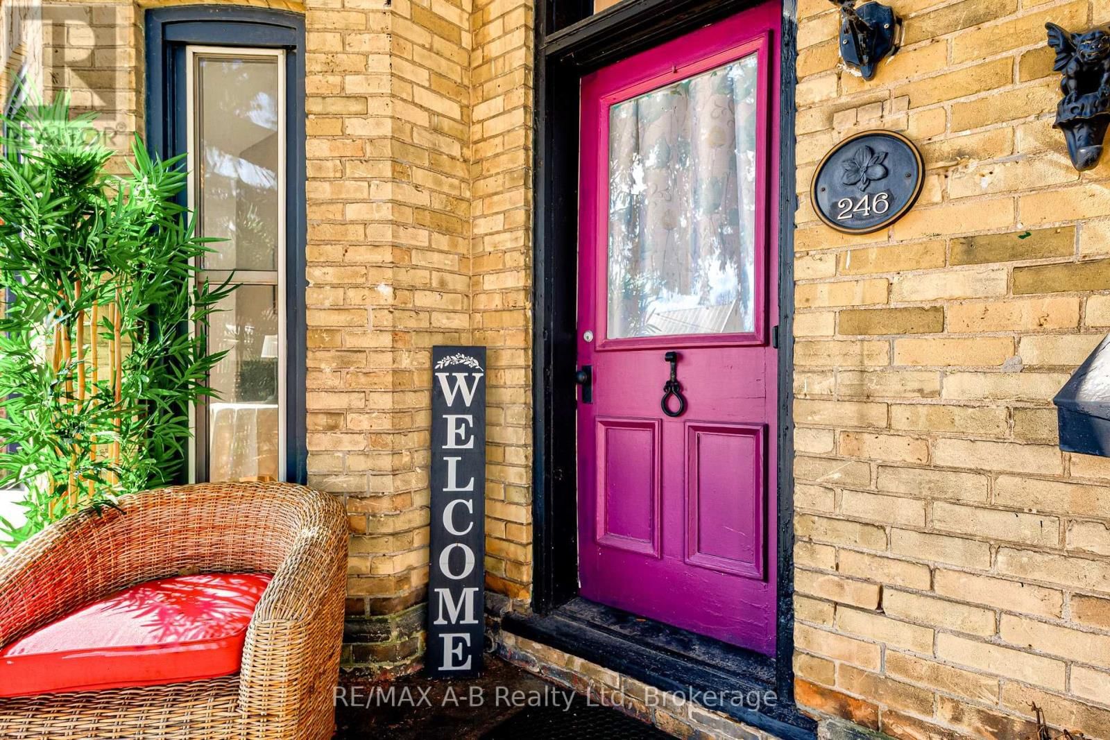 246 WELLINGTON STREET Image 5