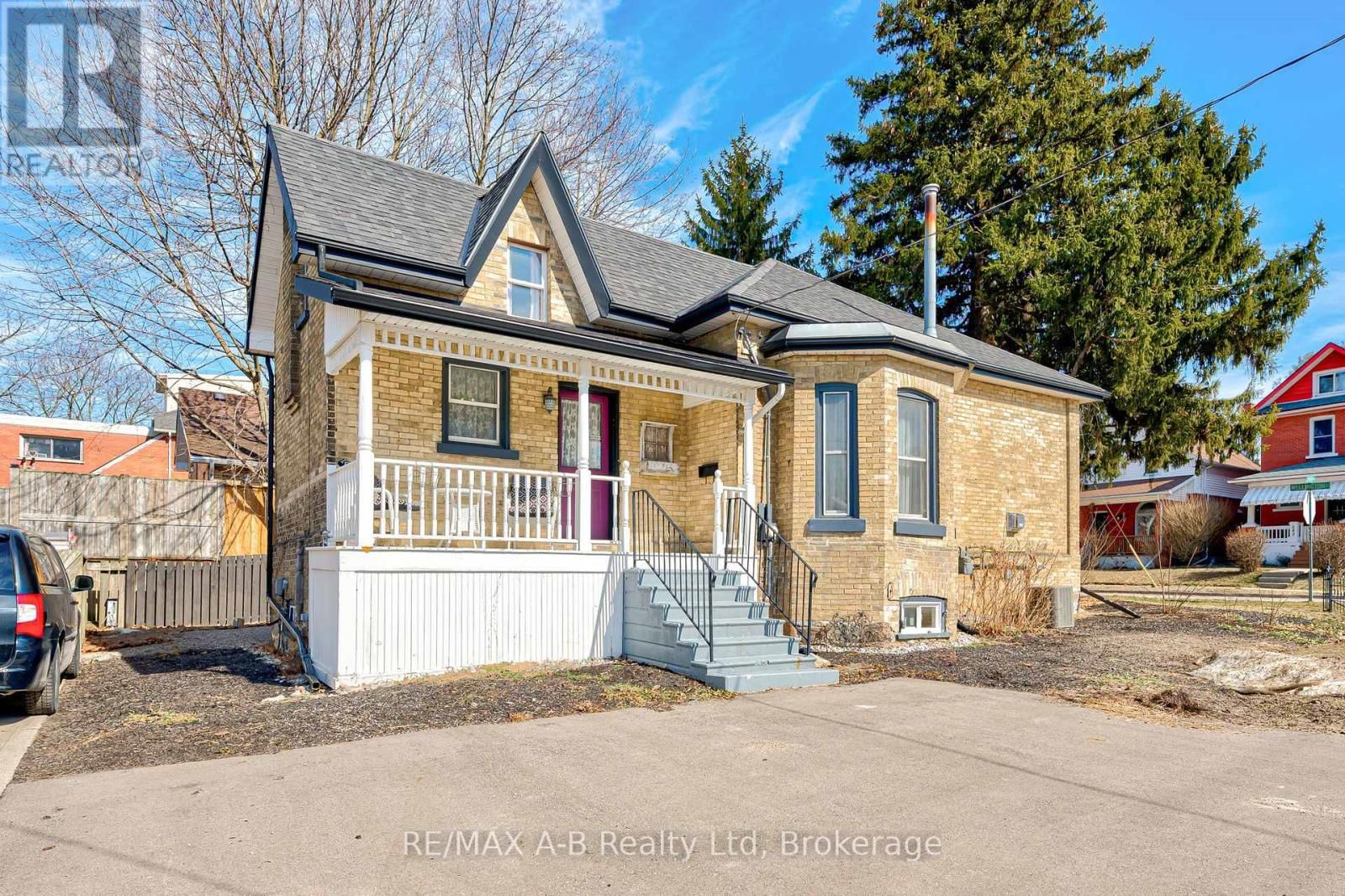 246 WELLINGTON STREET Image 6