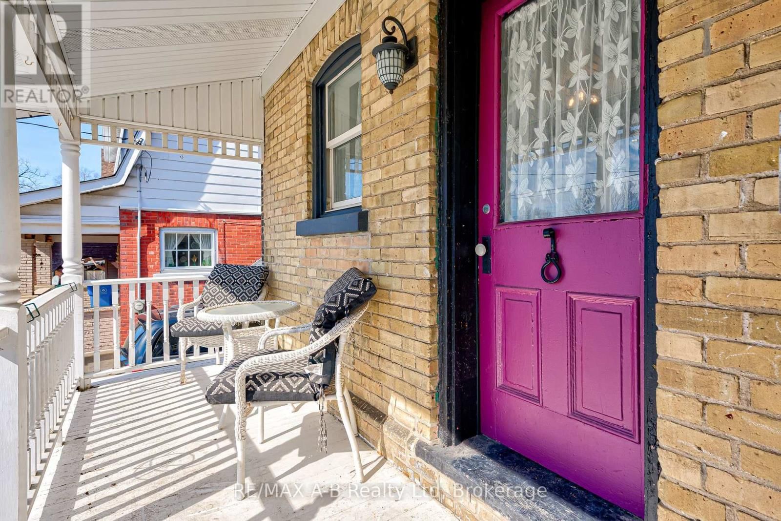 246 WELLINGTON STREET Image 9