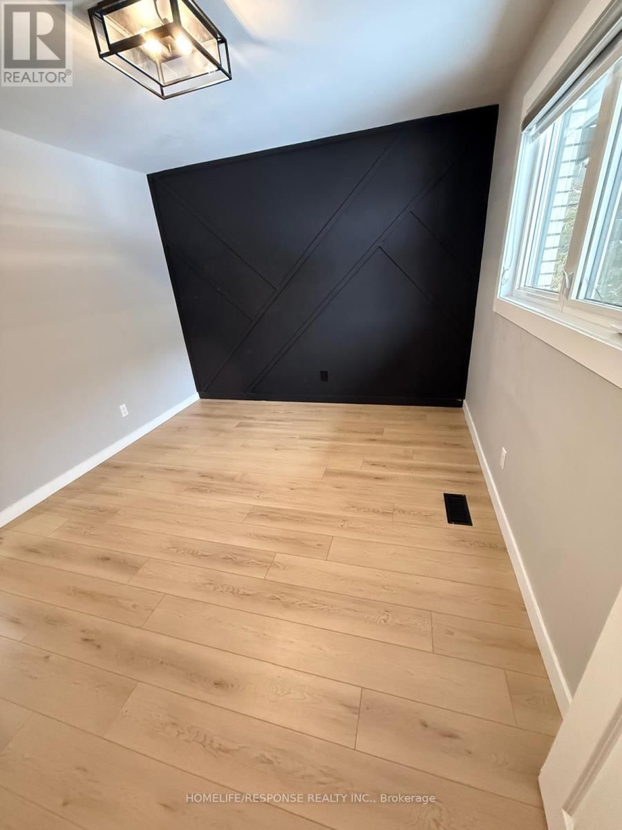 UPPER - 31 VARADI AVENUE Image 13