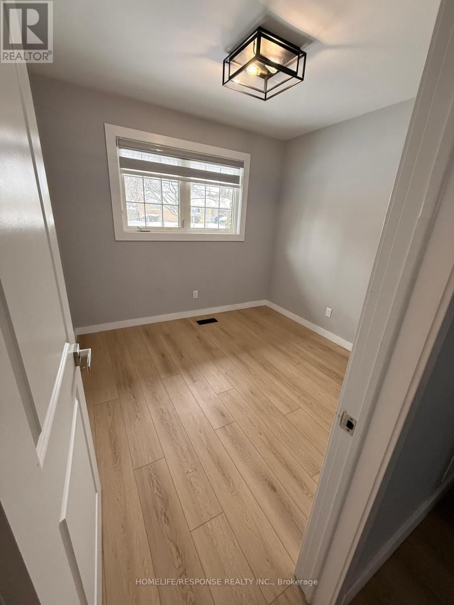 UPPER - 31 VARADI AVENUE Image 7