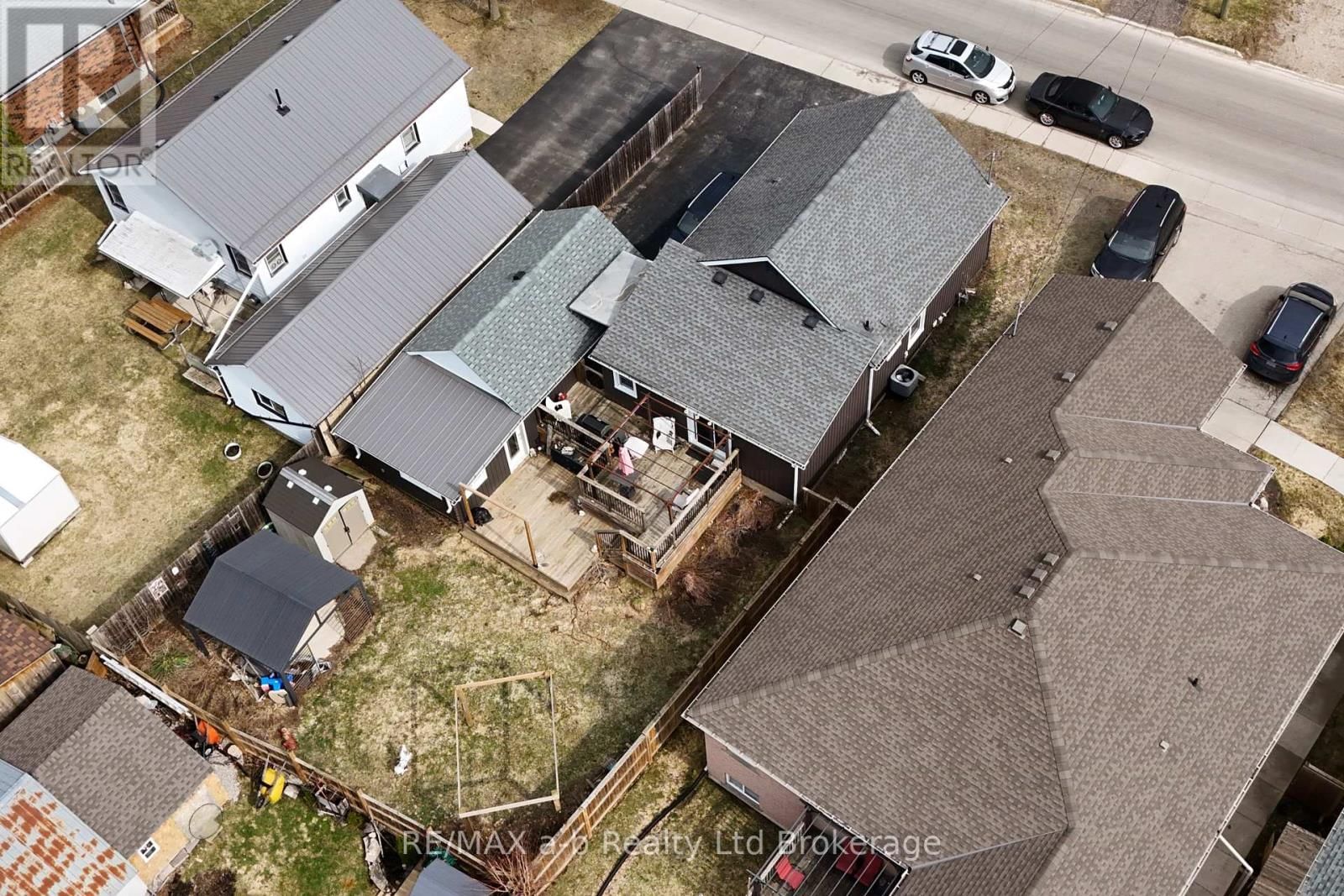 100 EAST PARK DRIVE Image 27