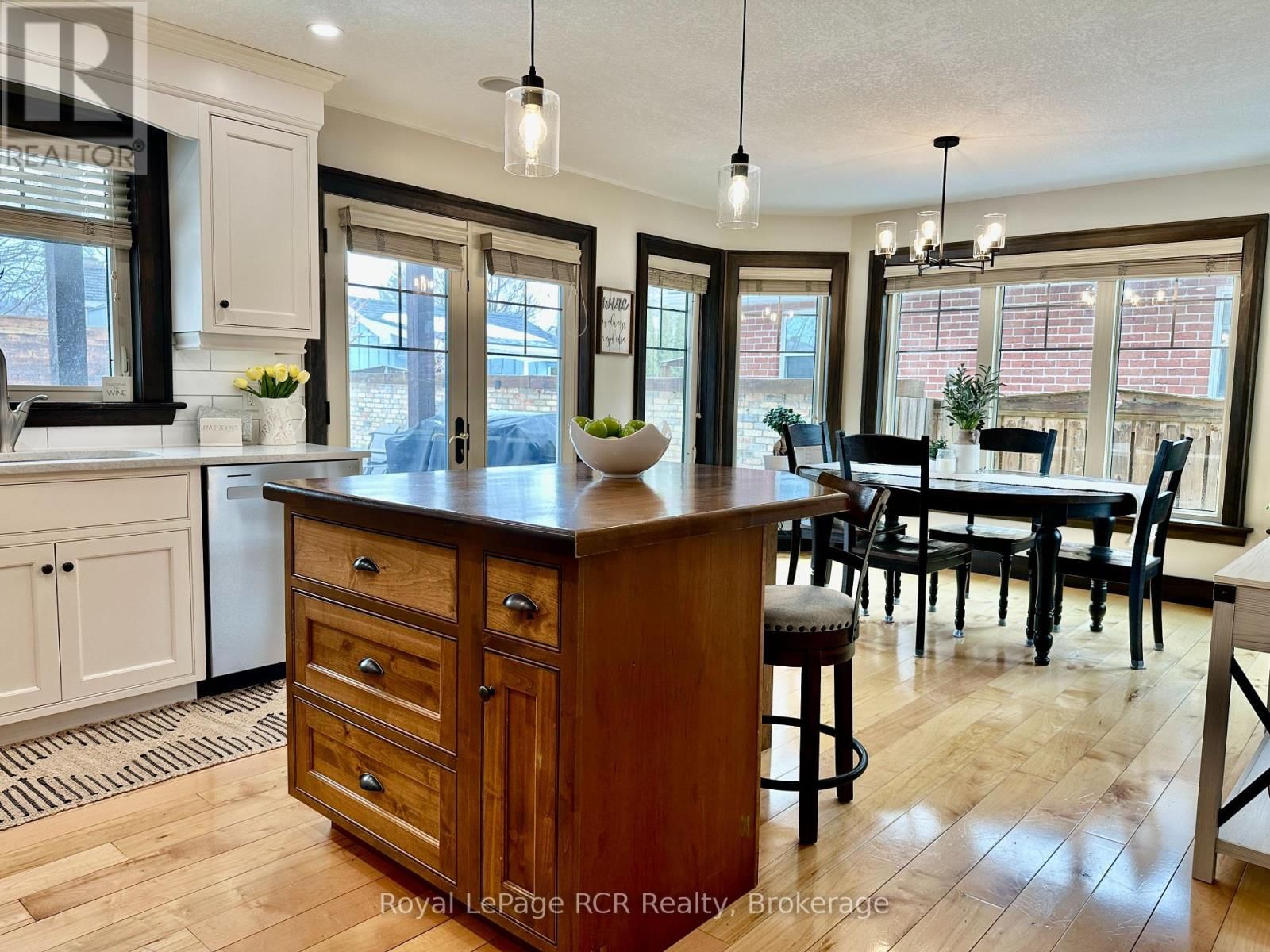 241 4TH STREET CRESCENT Image 18