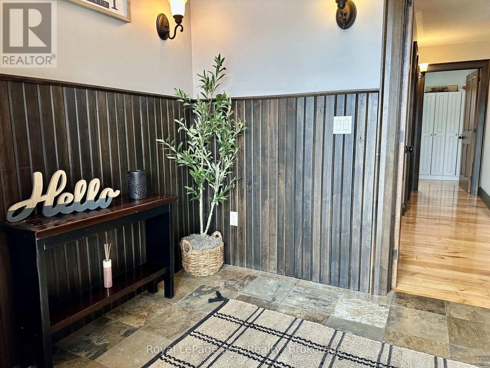 241 4TH STREET CRESCENT Image 8