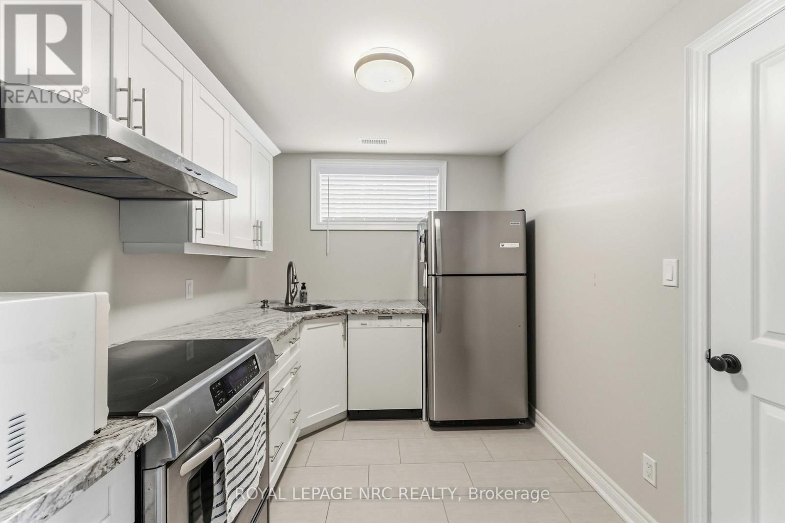 2773 CENTRE STREET Image 34