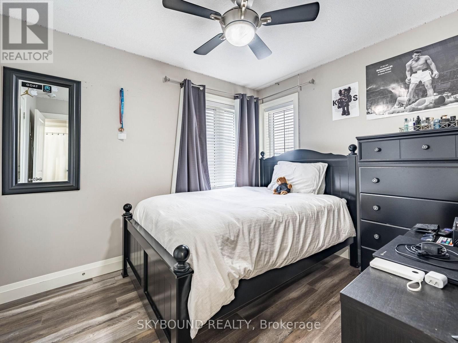 110 LINKS CRESCENT Image 27