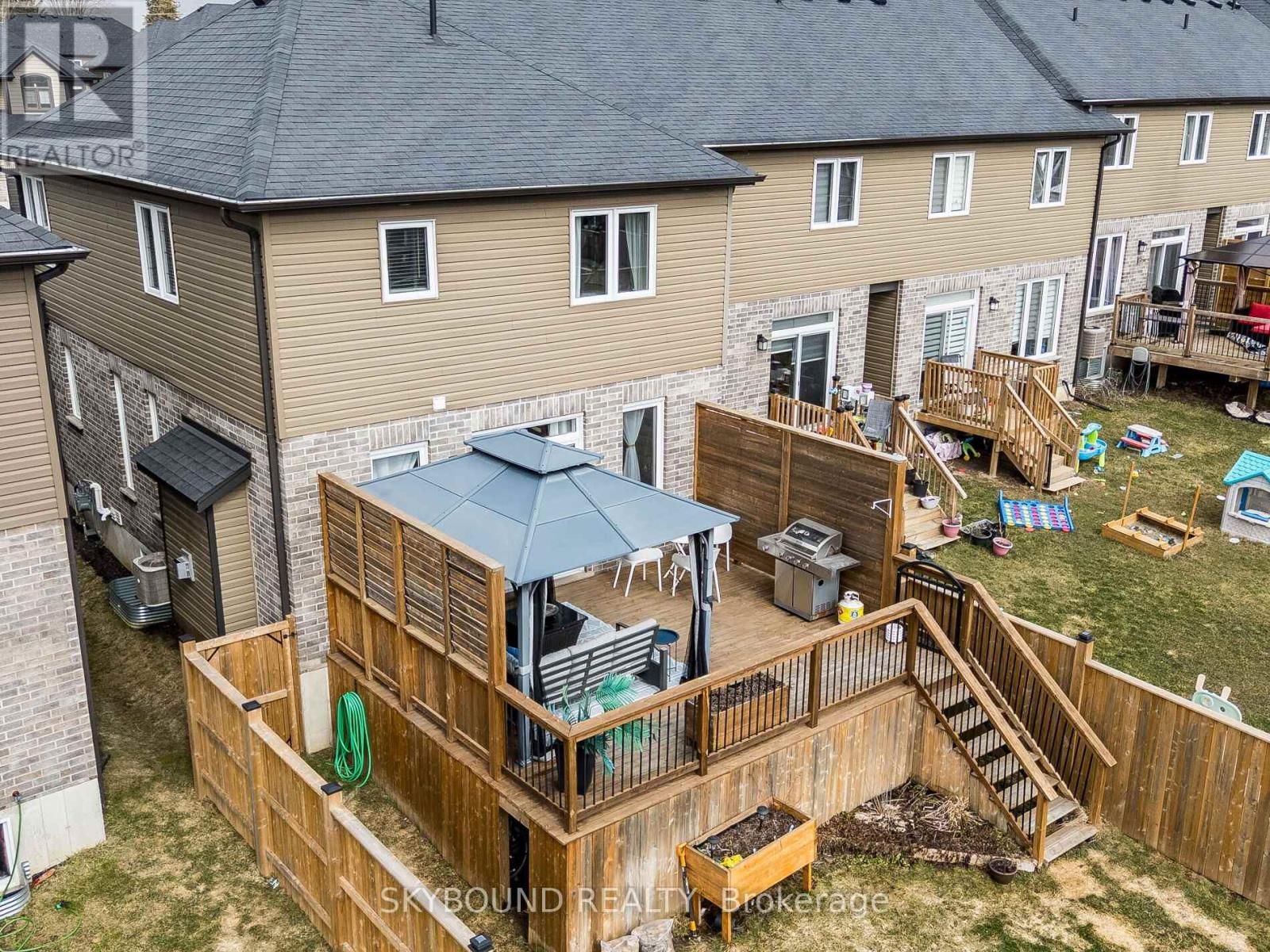 110 LINKS CRESCENT Image 40