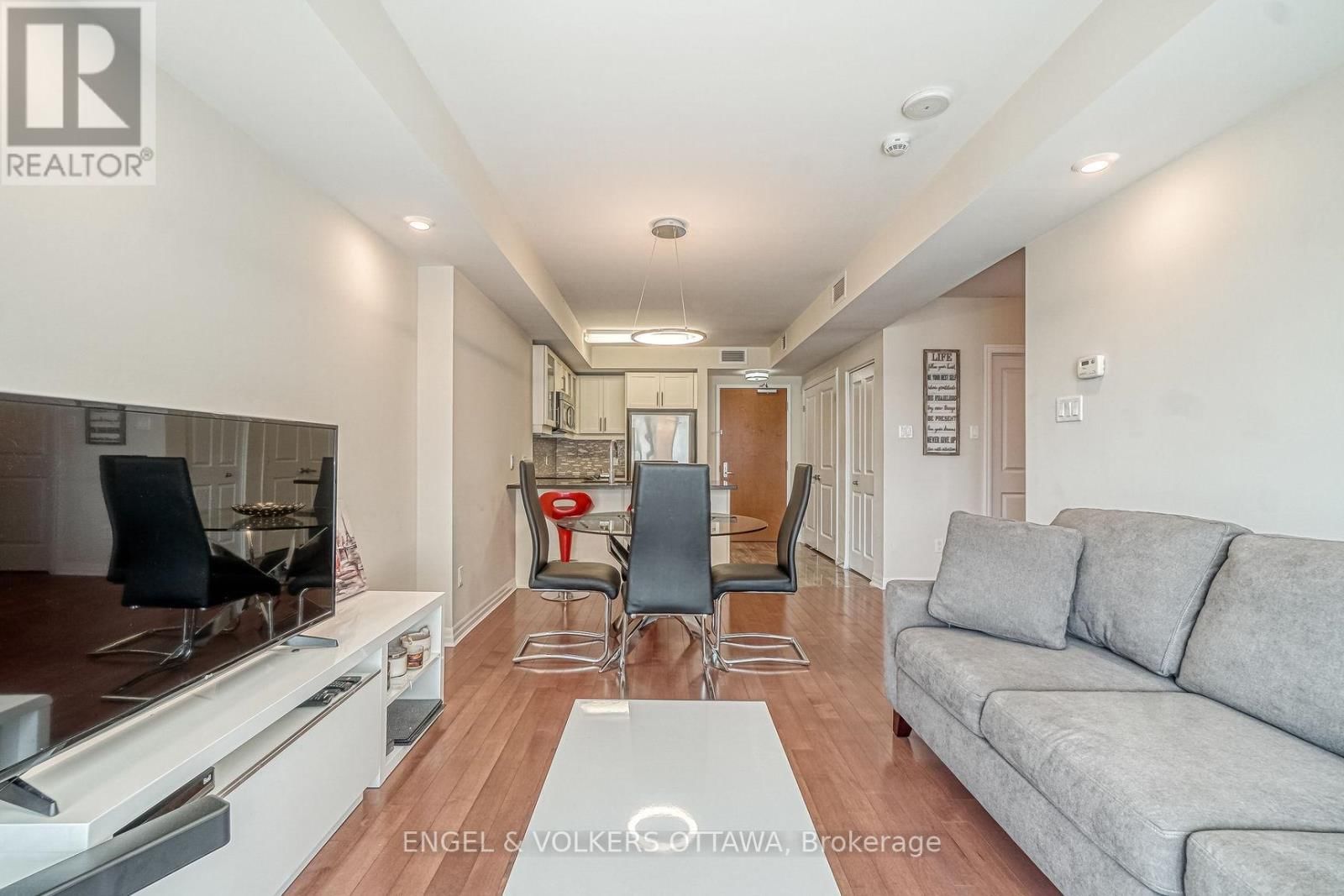 804 - 195 BESSERER STREET Image 14