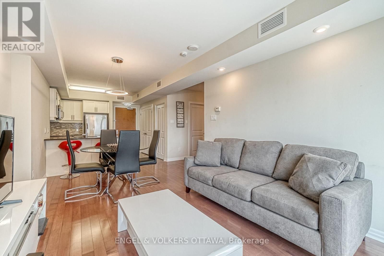 804 - 195 BESSERER STREET Image 15