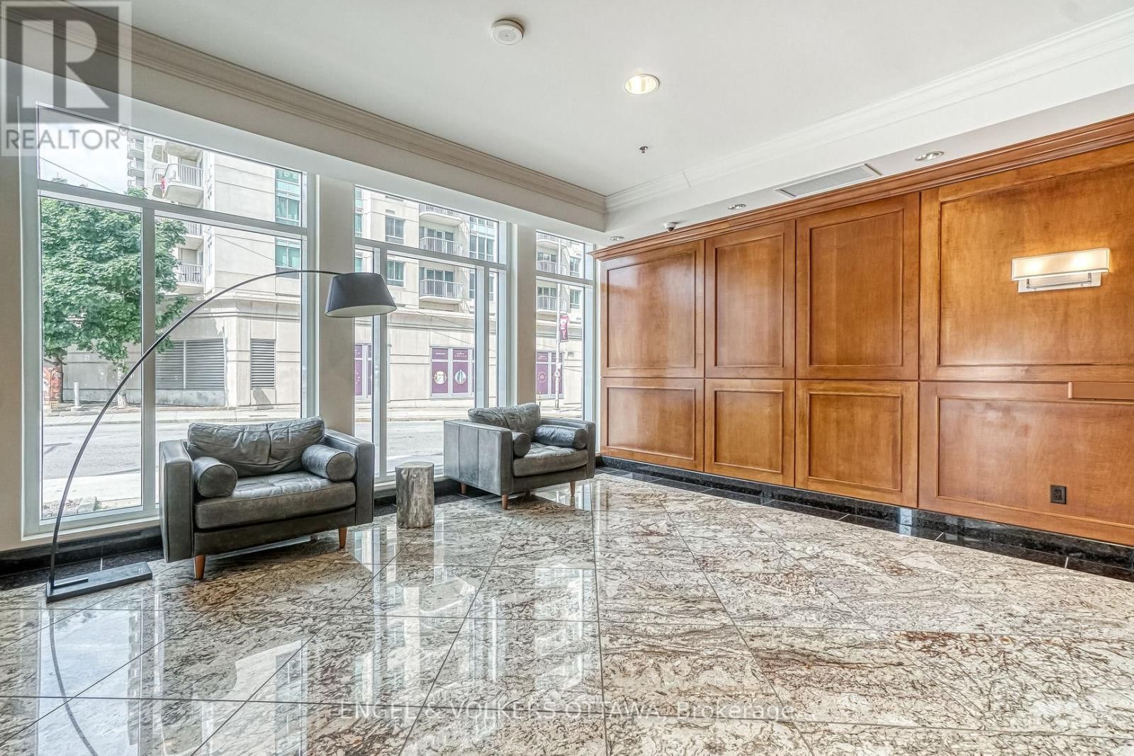 804 - 195 BESSERER STREET Image 2