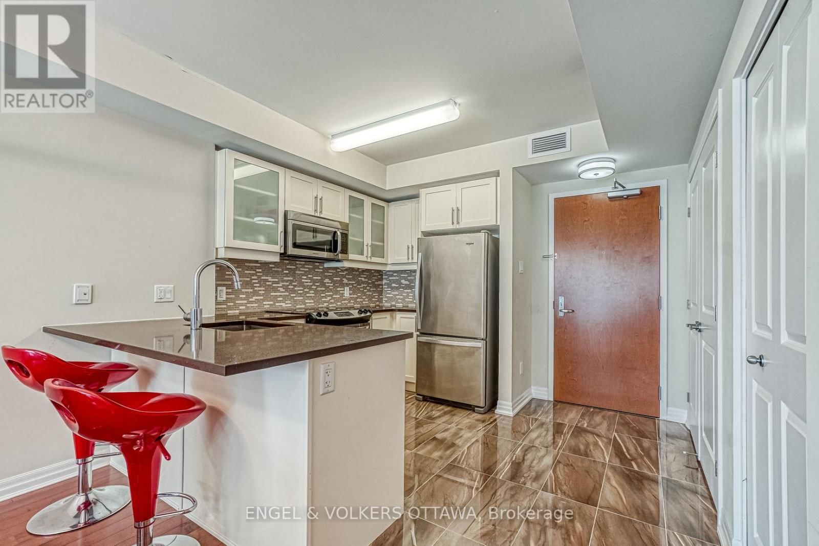 804 - 195 BESSERER STREET Image 6