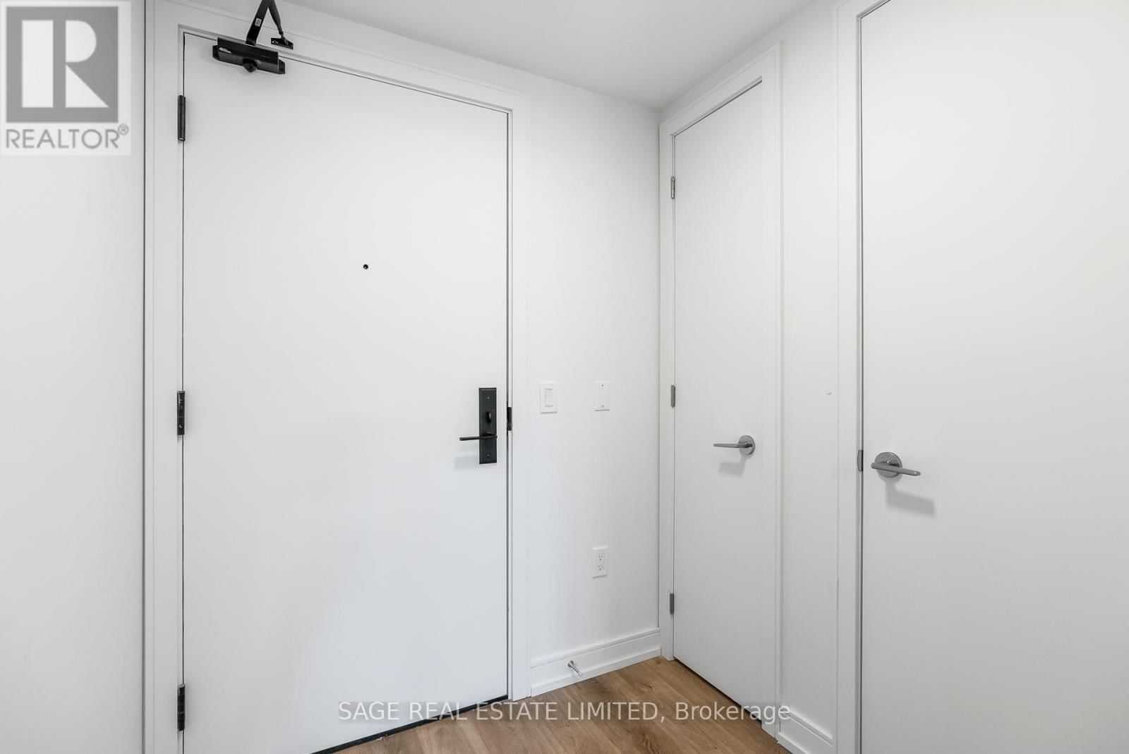 1004 - 1 JARVIS STREET Image 3