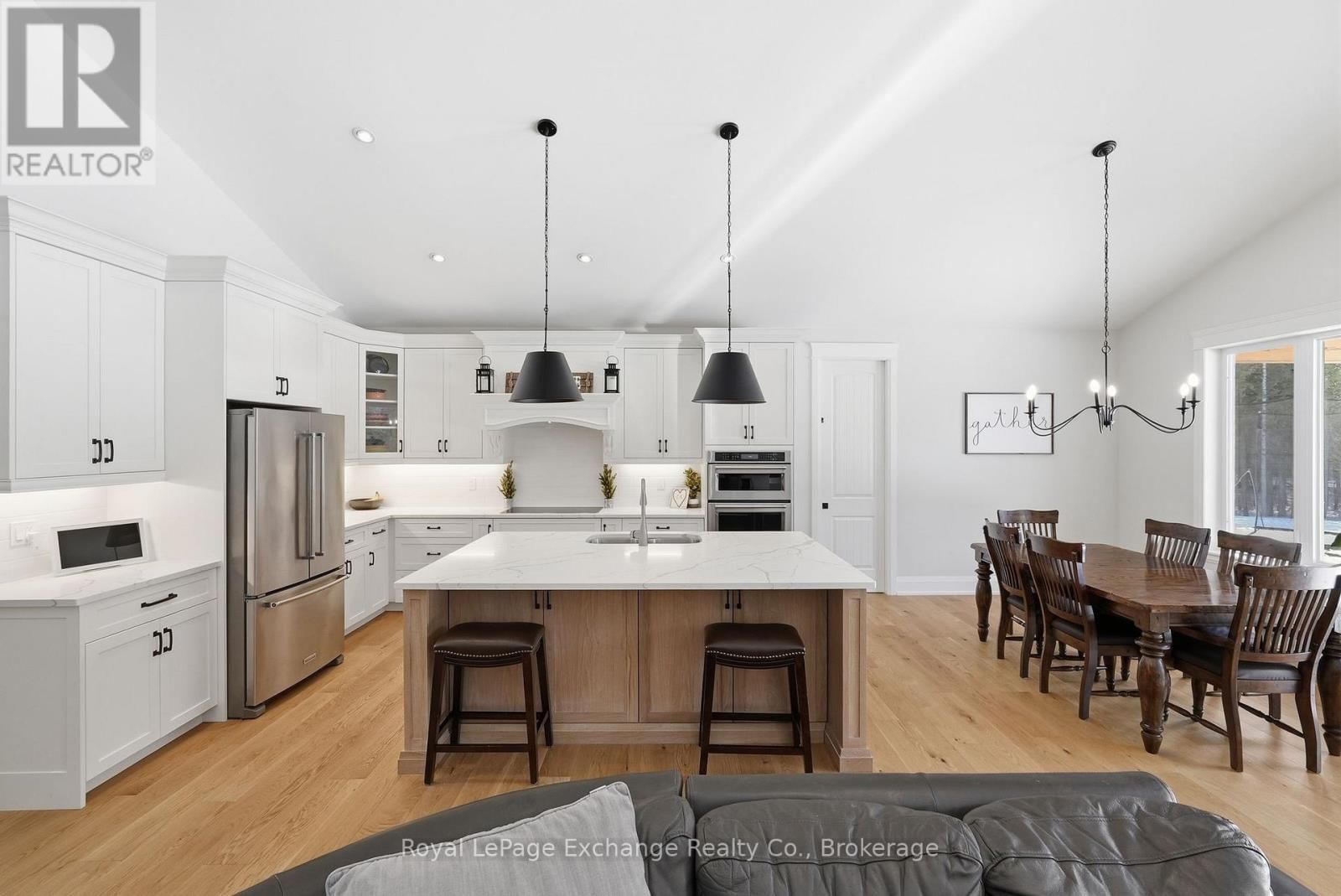 185 LOUISE CREEK CRESCENT Image 12