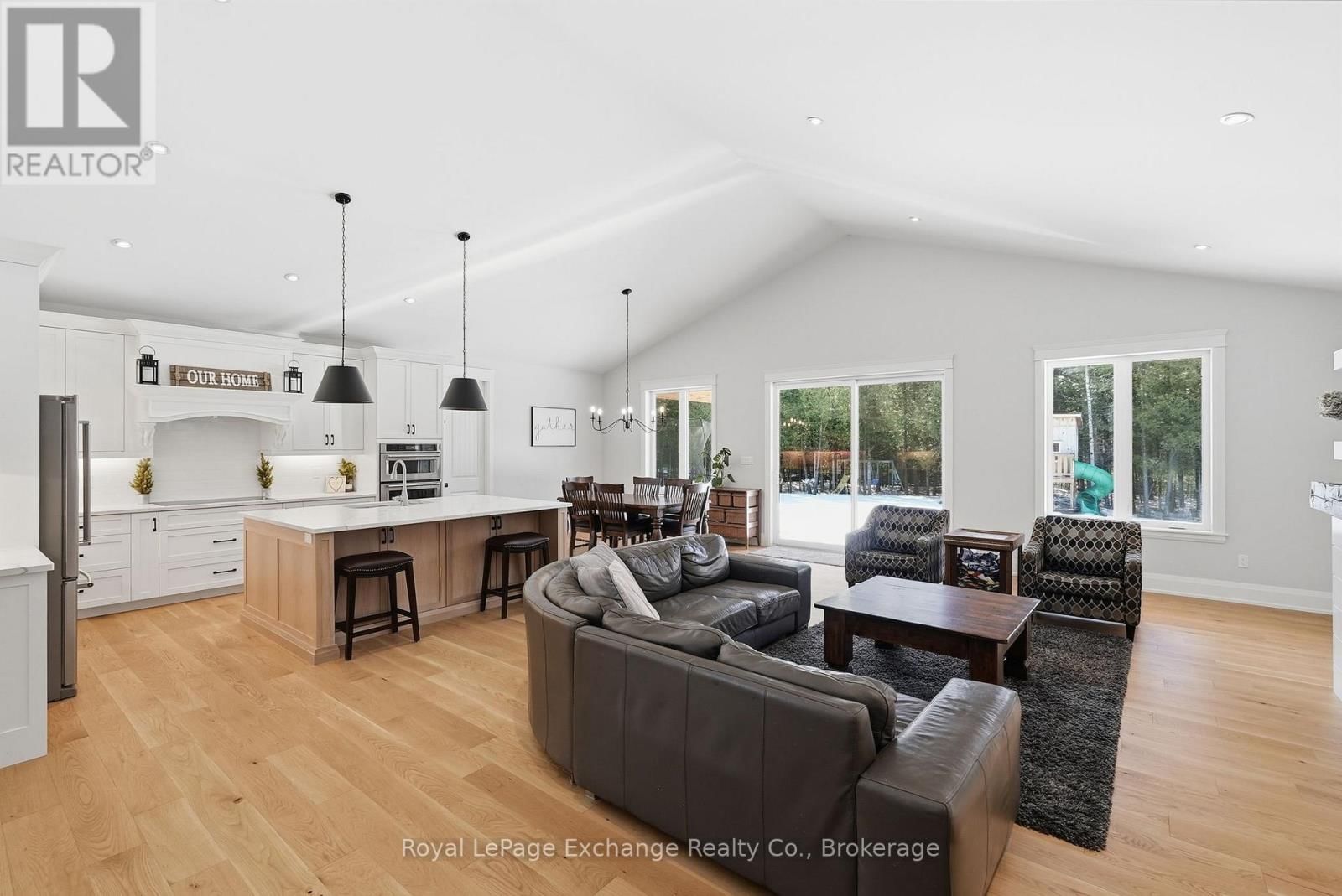 185 LOUISE CREEK CRESCENT Image 17