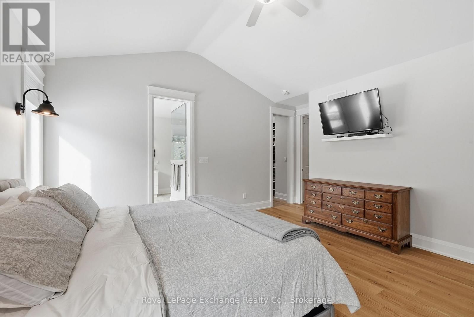 185 LOUISE CREEK CRESCENT Image 24