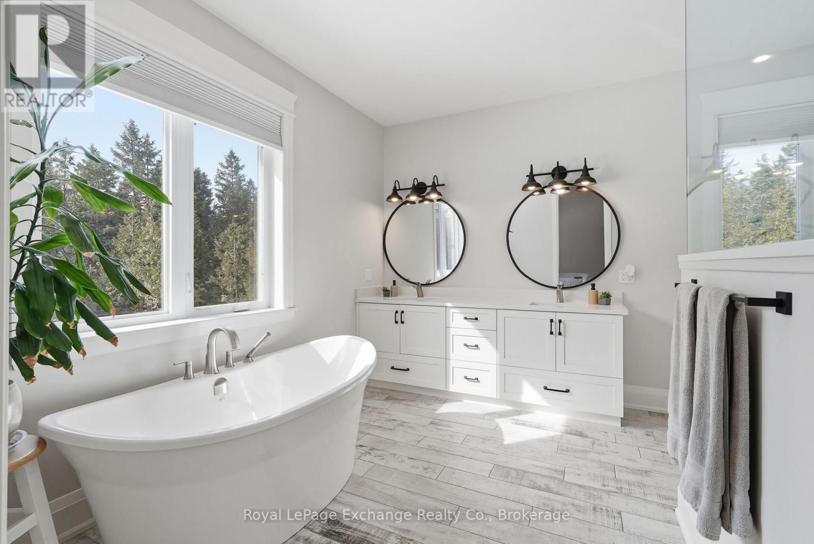 185 LOUISE CREEK CRESCENT Image 25