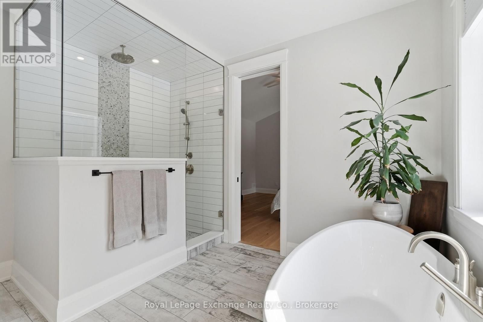 185 LOUISE CREEK CRESCENT Image 27