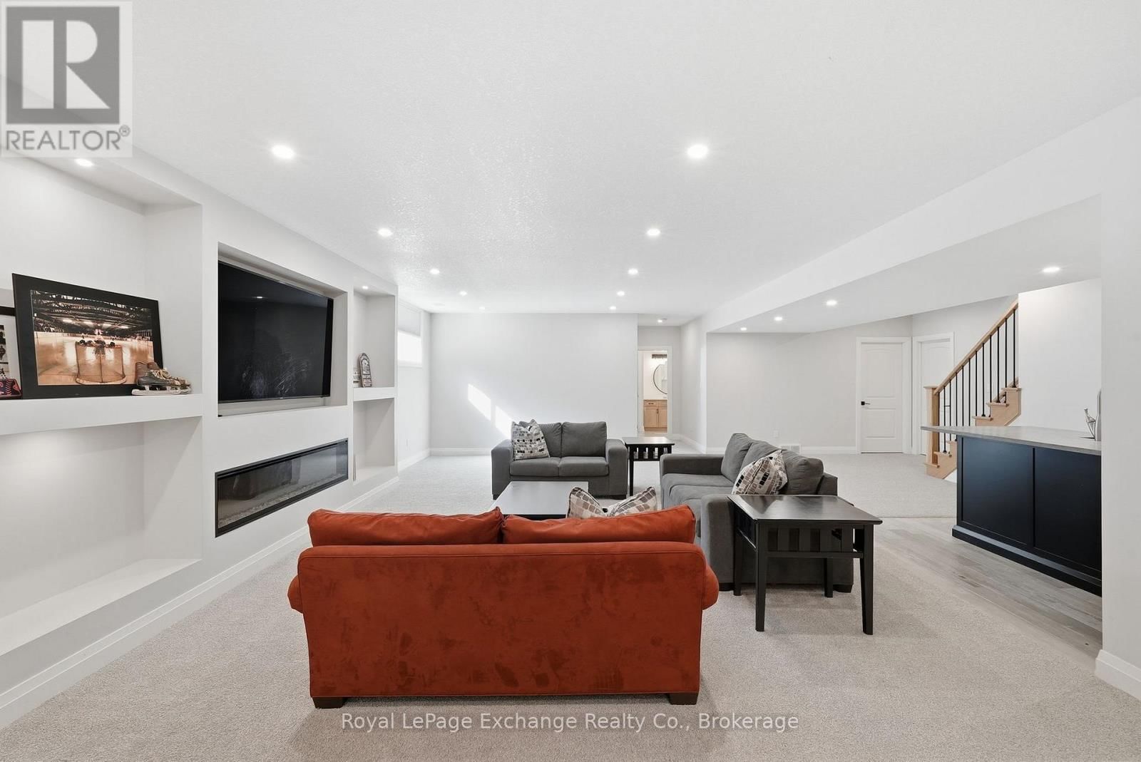 185 LOUISE CREEK CRESCENT Image 30