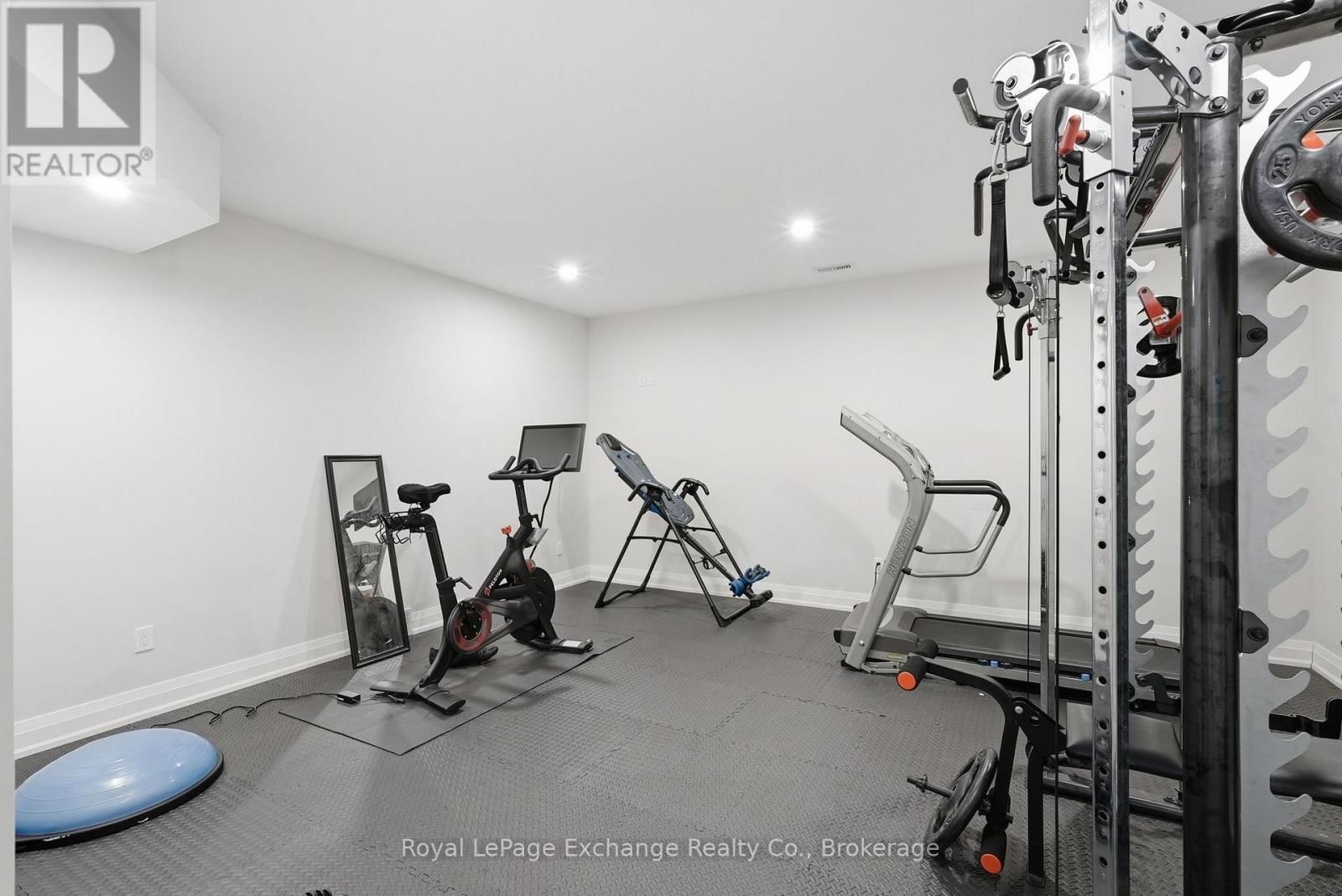 185 LOUISE CREEK CRESCENT Image 32