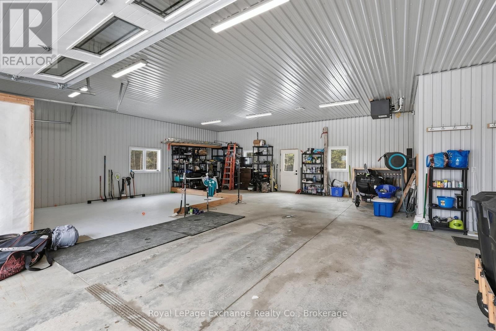 185 LOUISE CREEK CRESCENT Image 38