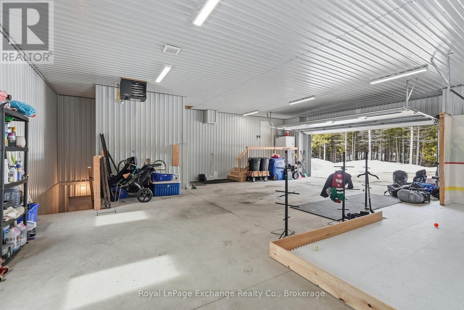 185 LOUISE CREEK CRESCENT Image 39