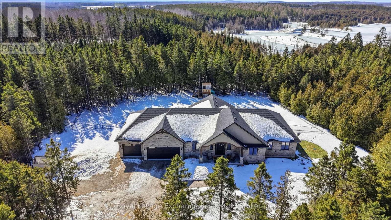 185 LOUISE CREEK CRESCENT Image 44