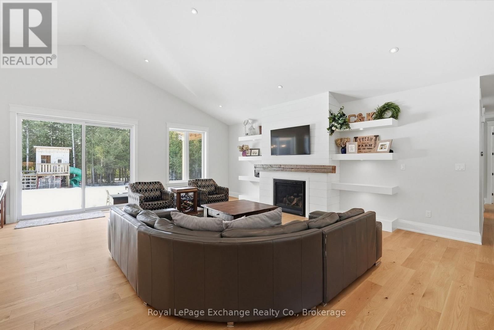 185 LOUISE CREEK CRESCENT Image 8