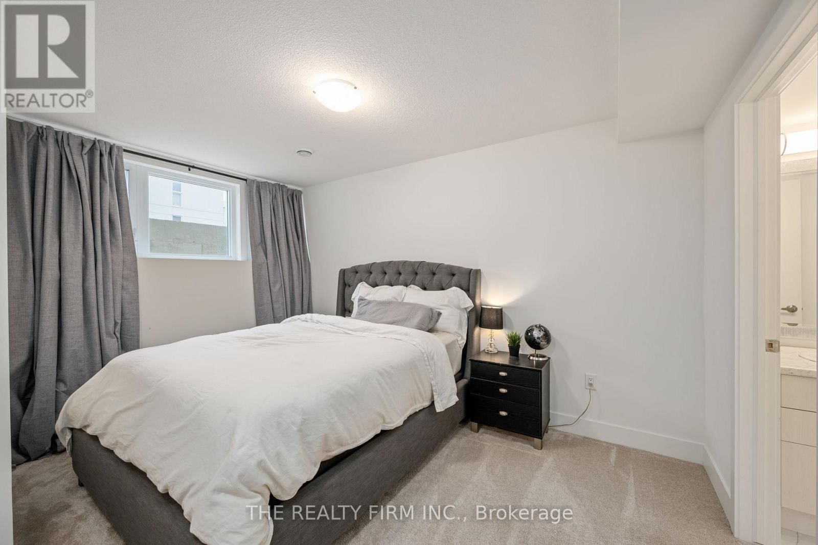 25 - 234 EDGEVALLEY ROAD Image 17