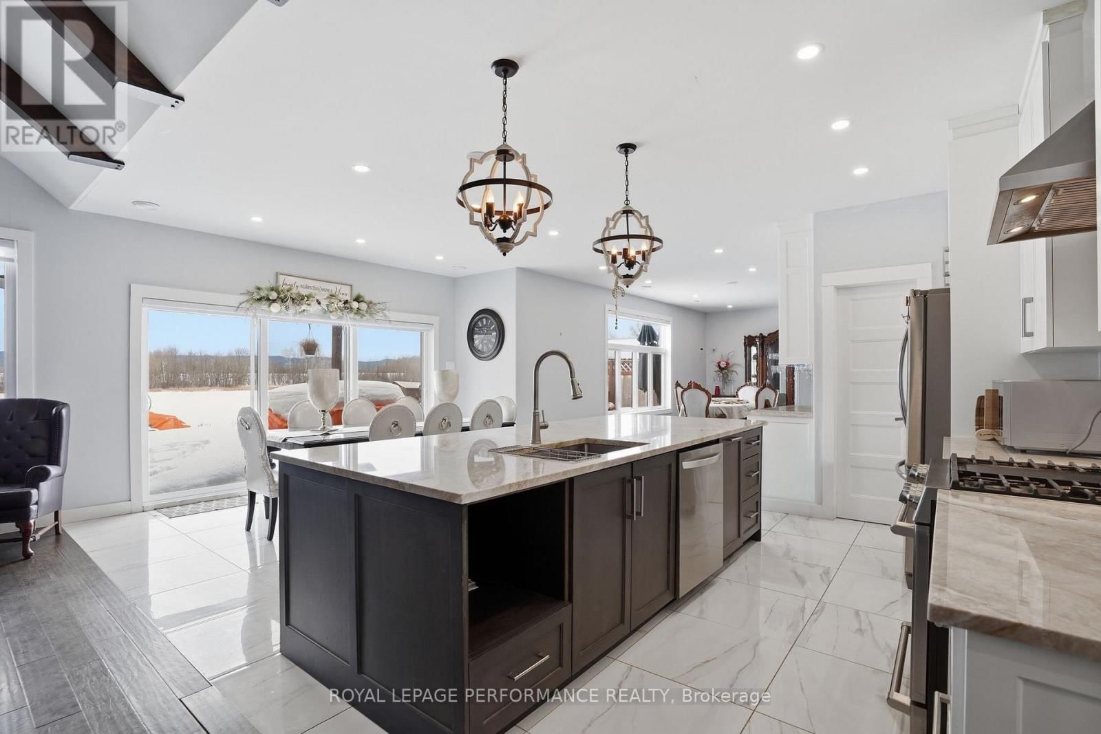 573 BAY ROAD Image 13