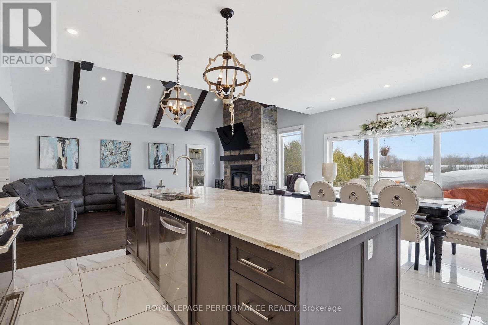 573 BAY ROAD Image 15