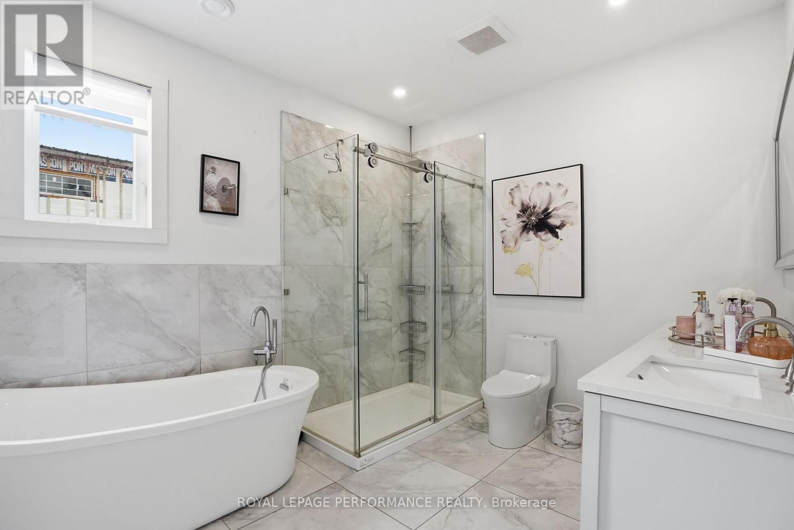 573 BAY ROAD Image 29