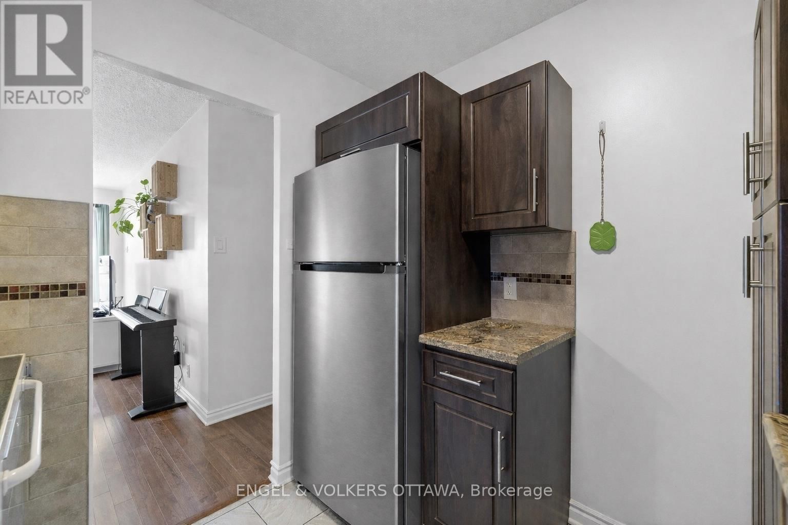 303 - 158A MCARTHUR AVENUE Image 11