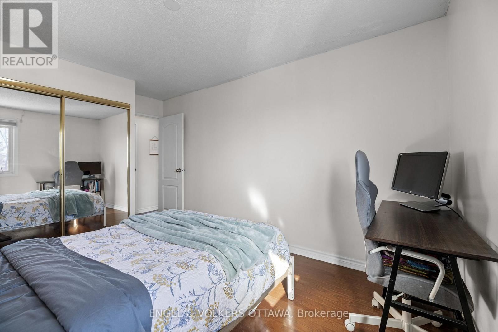 303 - 158A MCARTHUR AVENUE Image 14