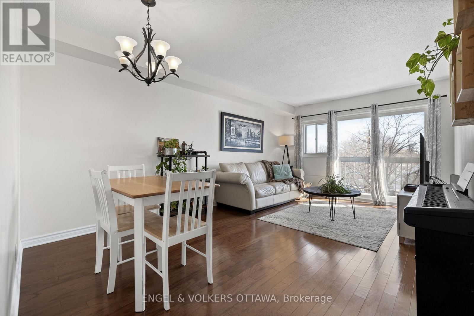 303 - 158A MCARTHUR AVENUE Image 2