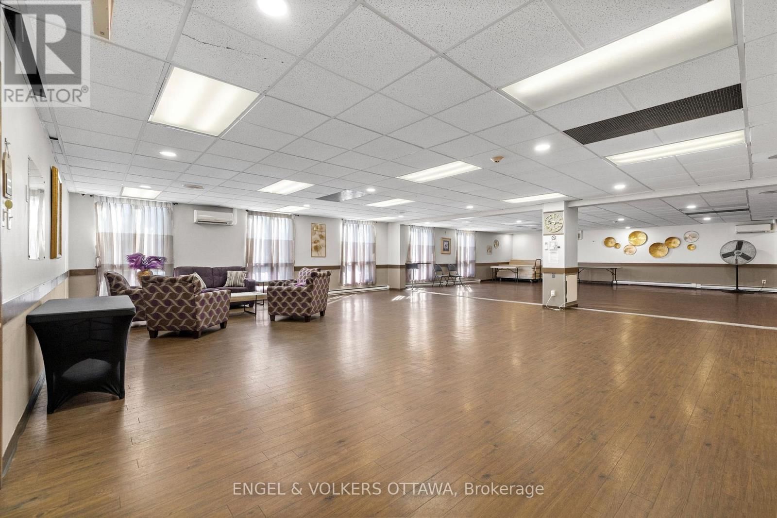 303 - 158A MCARTHUR AVENUE Image 24