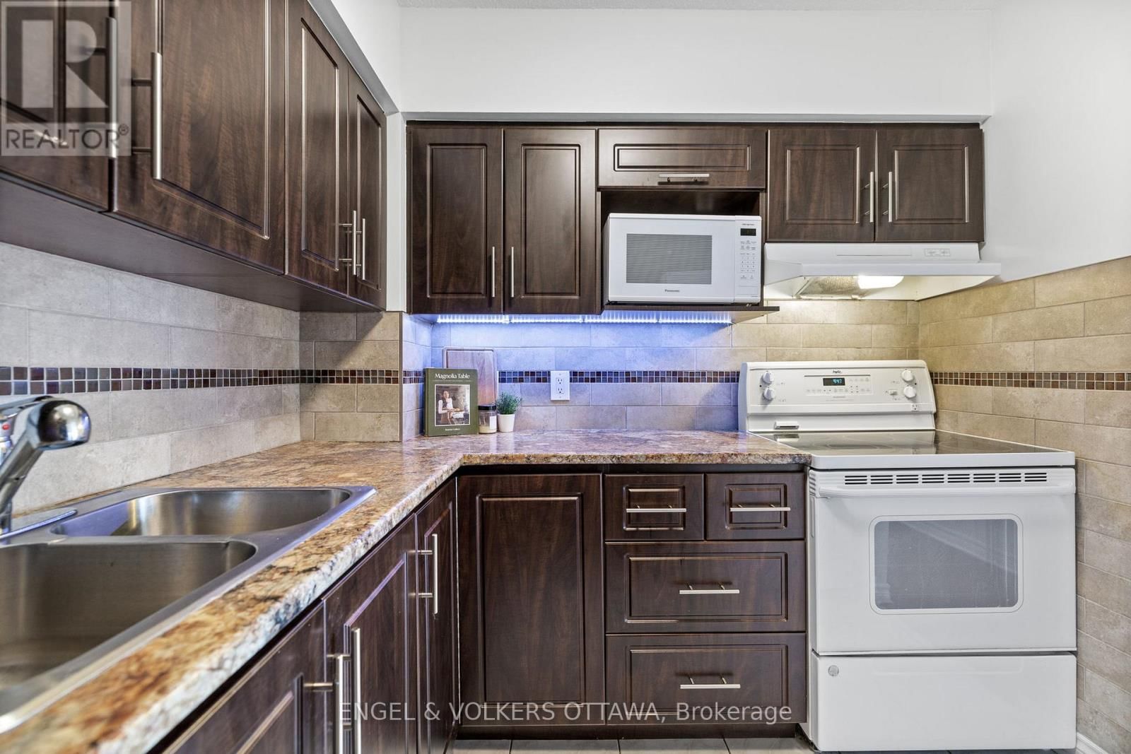 303 - 158A MCARTHUR AVENUE Image 9