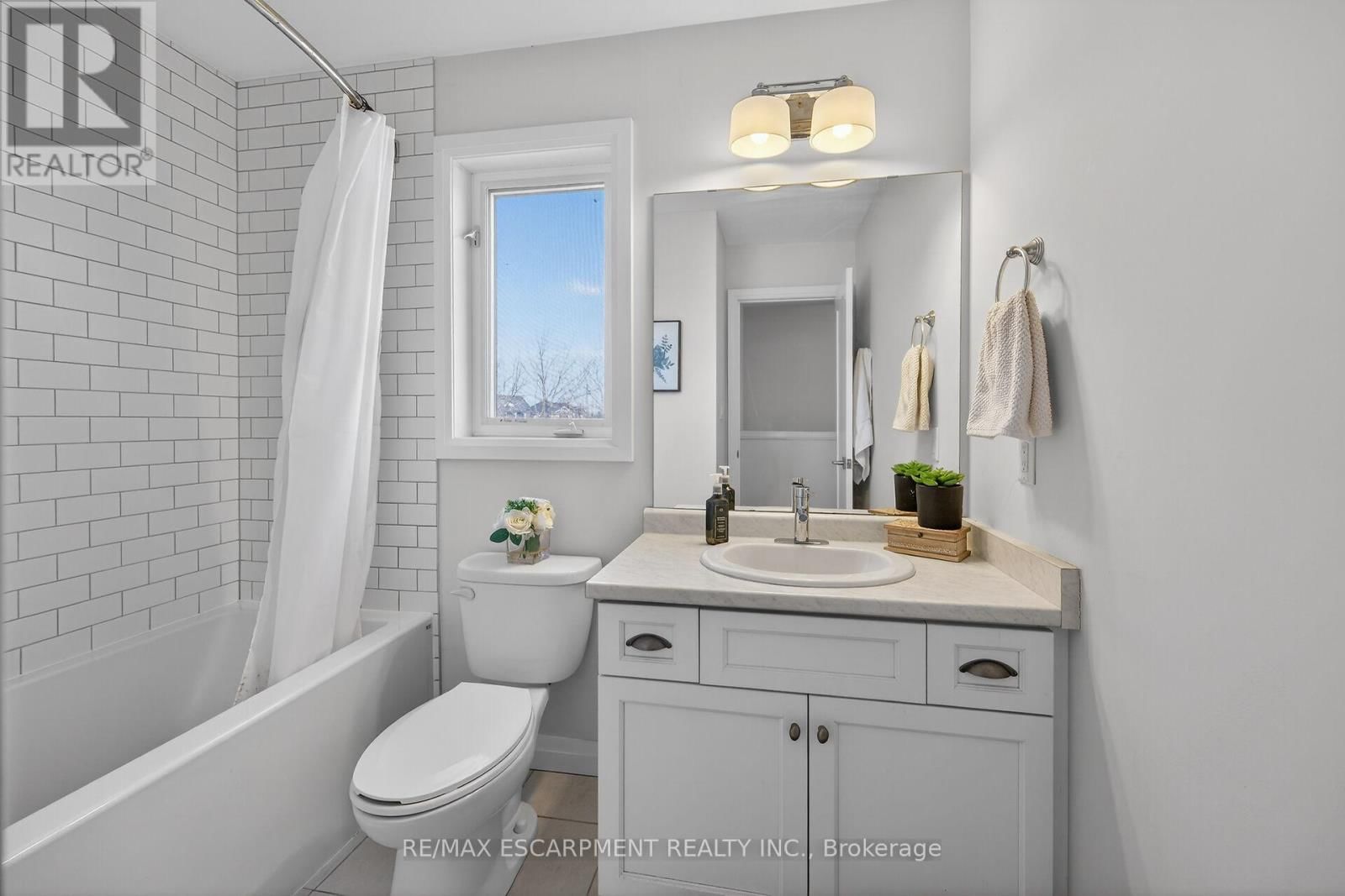 33 - 35 MIDHURST HEIGHTS Image 26