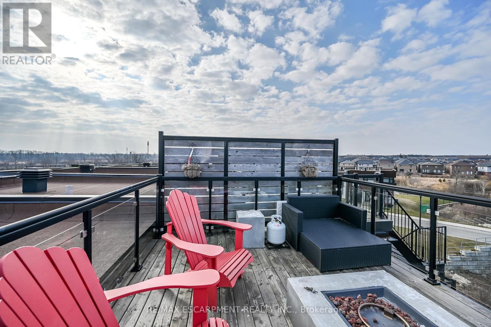 33 - 35 MIDHURST HEIGHTS Image 33