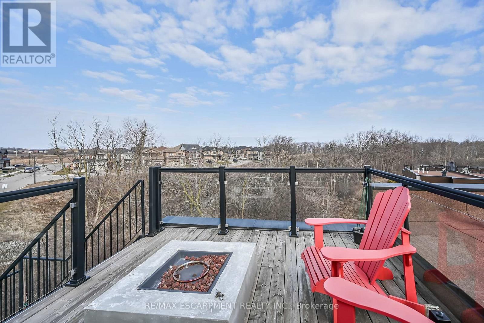 33 - 35 MIDHURST HEIGHTS Image 34