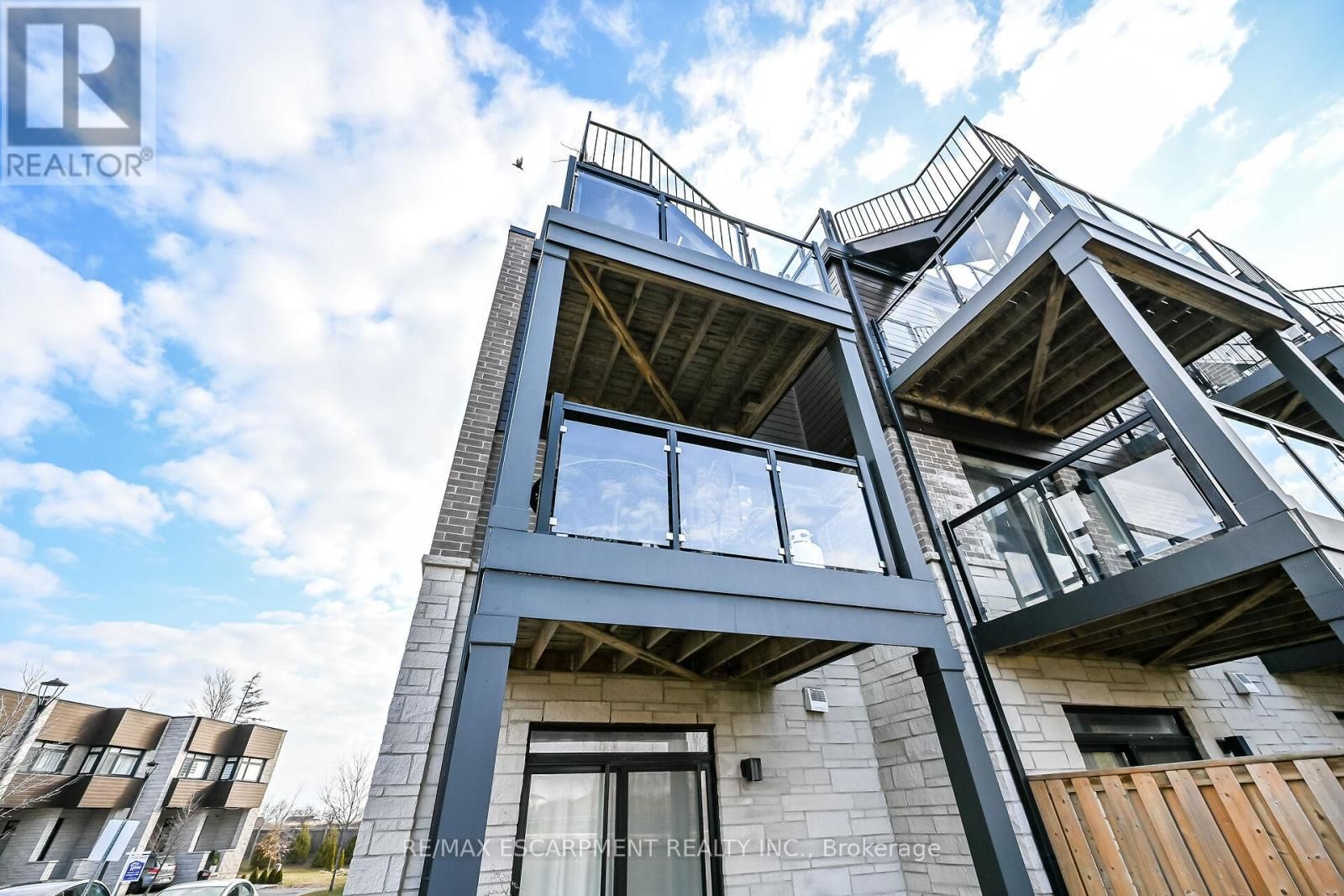 33 - 35 MIDHURST HEIGHTS Image 39