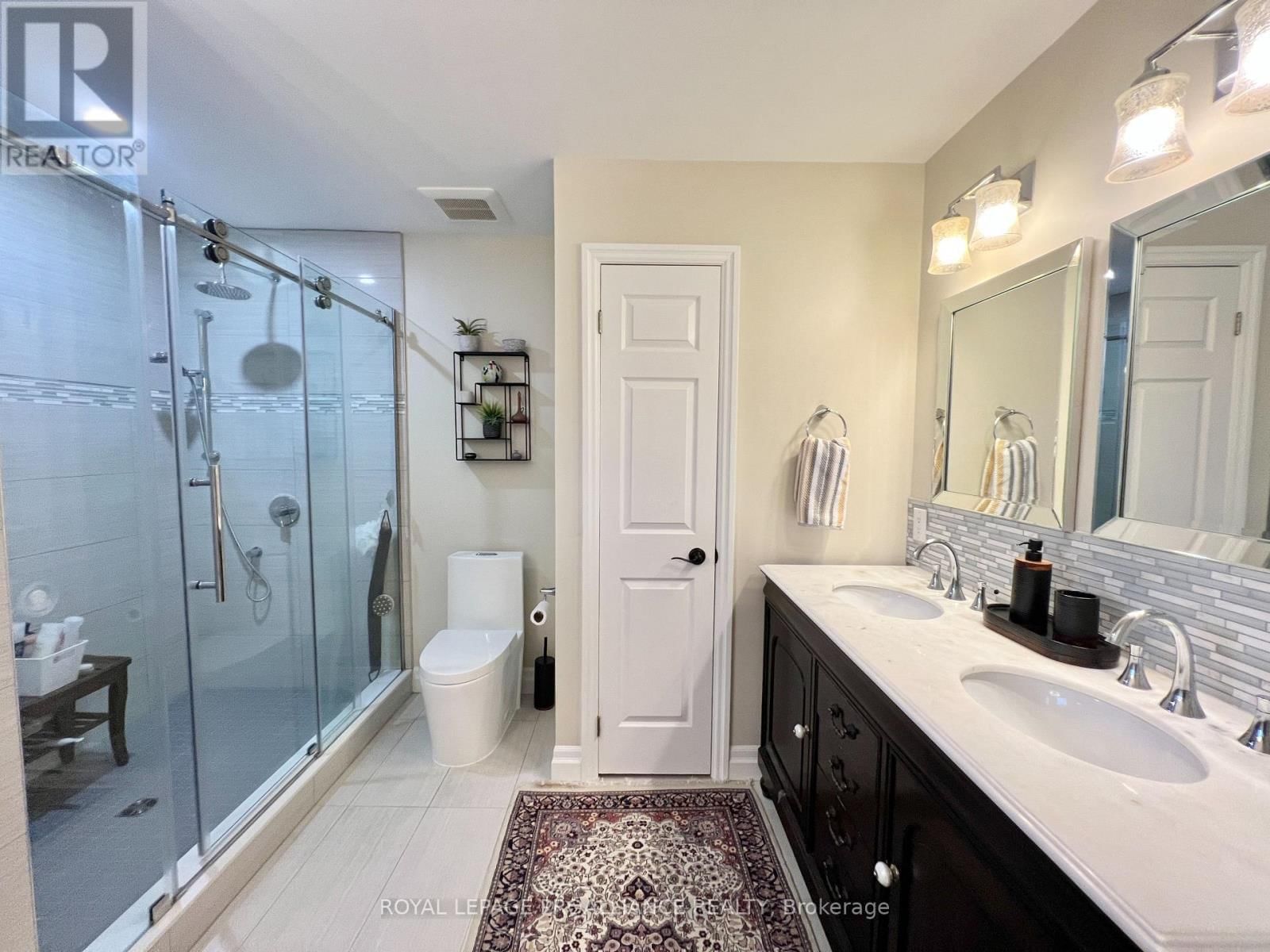 20 GEORGIAN COURT Image 32