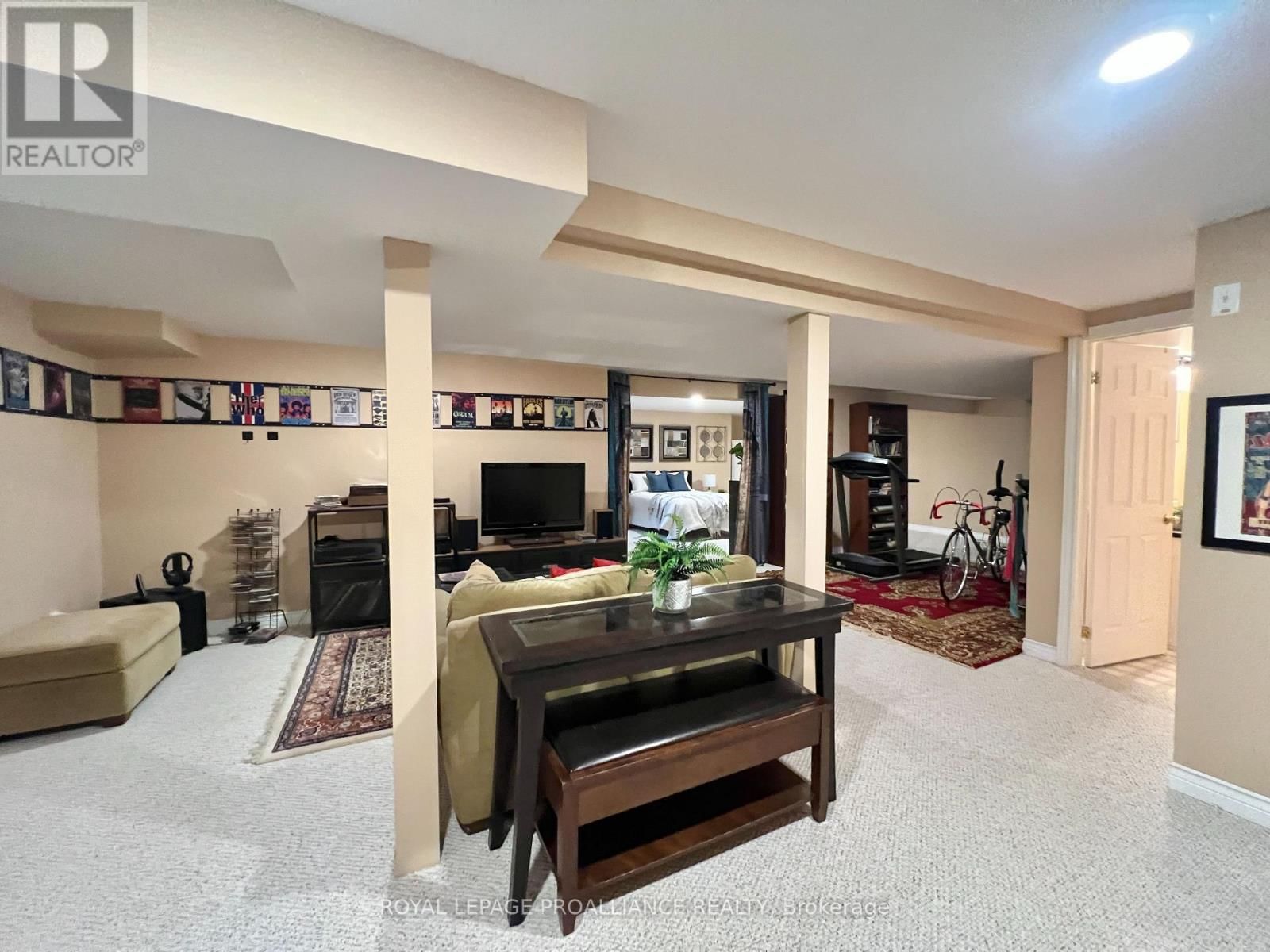 20 GEORGIAN COURT Image 34