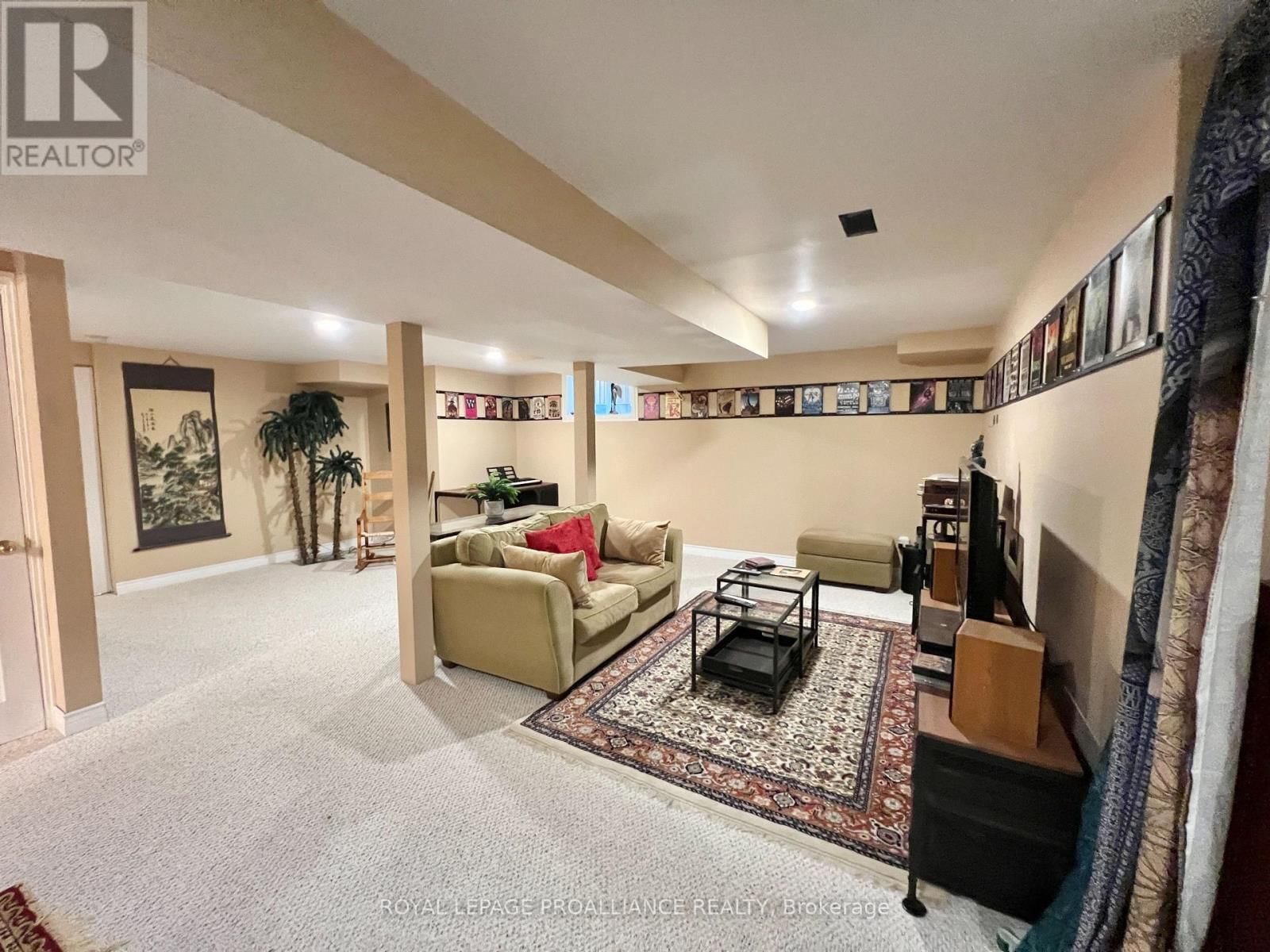 20 GEORGIAN COURT Image 35