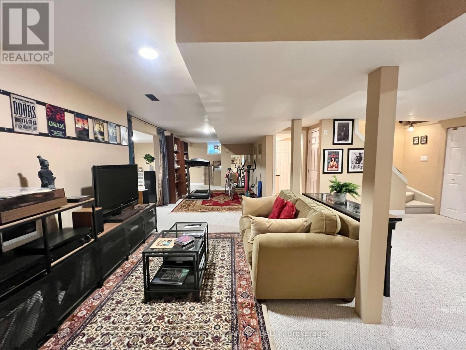 20 GEORGIAN COURT Image 36